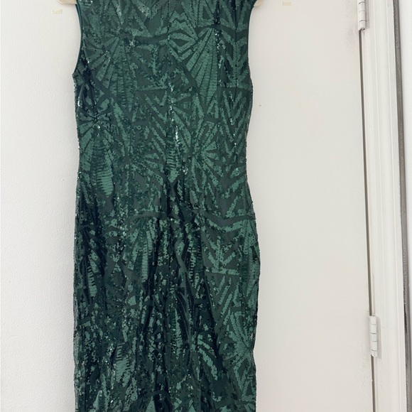 Elegant Green Sequin Midi Dress - Picture 5 of 7